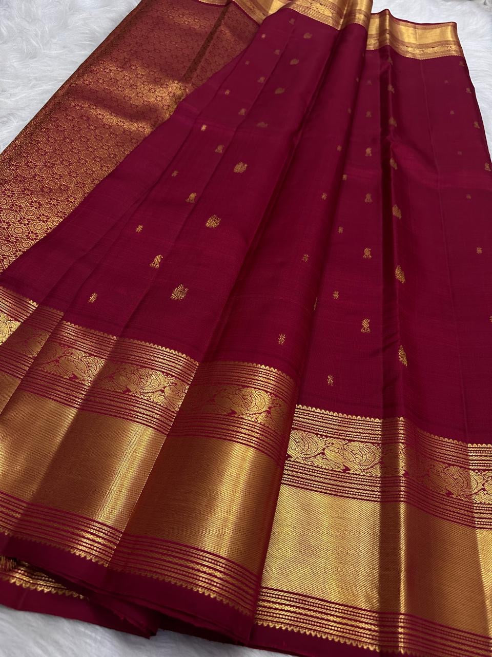 Deep chilli red Kanjipuram Rettapet saree – additional detail view