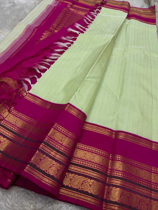 Sakthi ✨
Pistachio-Mint Oosi-Line Kanchipuram Silk
Rani-Pink Korvai Maanga Zari Border
Grand Gold Brocade Pallu
Silk Mark Certified | Handloom Heirloom