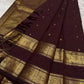 Kasturi 🌰✨
Deep Coffee Brown Pure Silk Kanchipuram Saree
Gold Zari Woven Kamalam & Diamond Buttas All Over
Double Border with Mayil Pettu & Rettapettu Detailing
Diagonal Peacock Pallu with Floral Vine Motifs