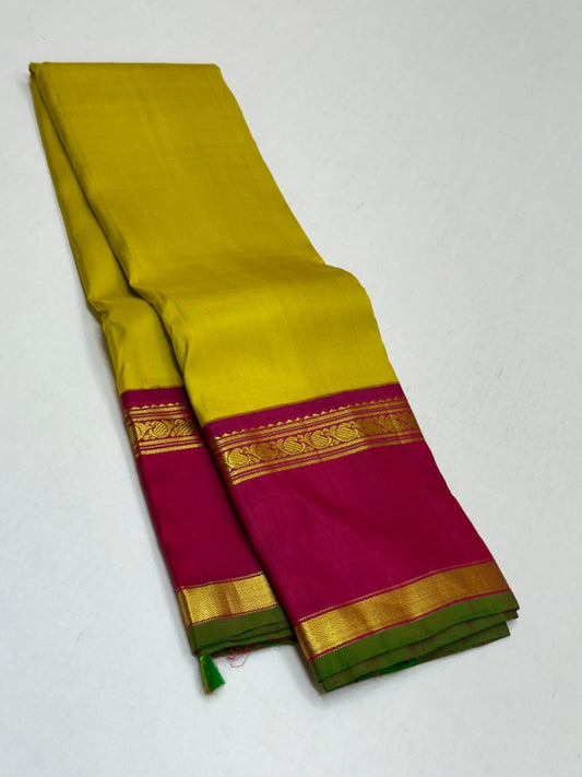 Chaamanthi – Pure Silk Kanchipuram in Sampanga, Turmeric Yellow with Magenta-Red Shot Borders, Manthulir Selvedge & Traditional Zari Detailing.
An ode to timeless tradition, reimagined in an auspicious , luminous palette.