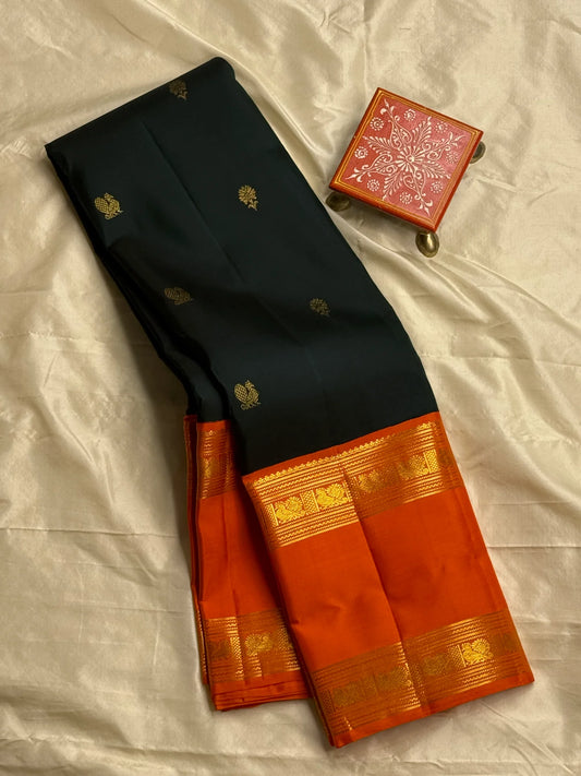 Divya – Handwoven Black Kanchipuram Pure Silk Saree with Mayil & Floral Butta, Finished with a Bold Rettapettu Border