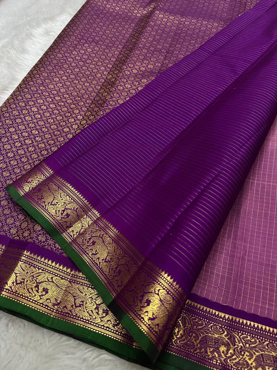 Petal Oosikattam ✨ – Pure Kanchipuram Silk Saree
Radiant Petal Pink Body in Oosi Zari Kattam Weave with Buttas
Deep Purple Korvai Border with Green Selvedge & Elephant Motifs
Majestic Purple Pallu with Intricate Gold Zari Brocade
Silk Mark Certified |