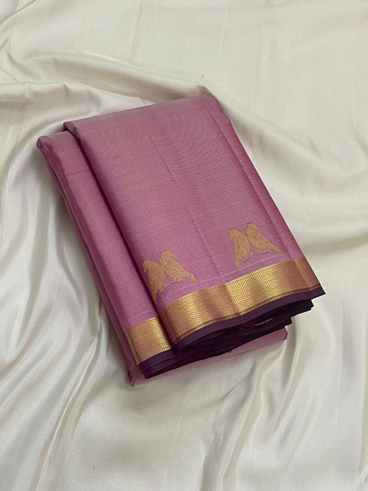 Close view of vairaoosi silk texture on pastel pink Kanchipuram silk saree