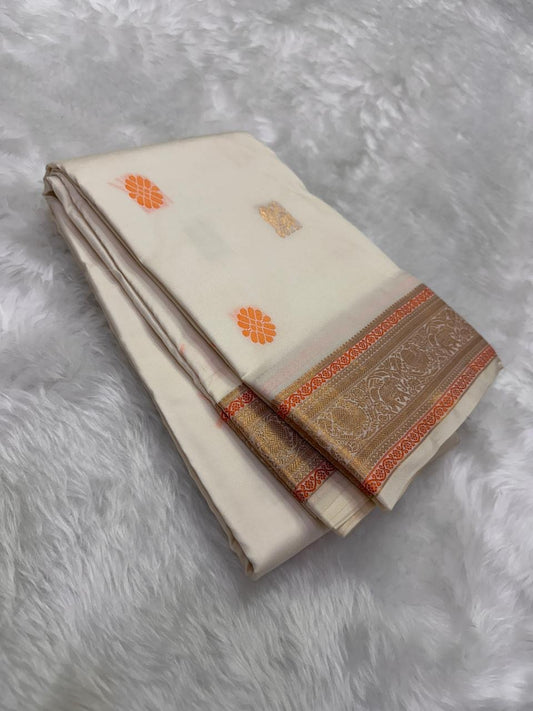 Ivory Swarna — Pure Kanchipuram Silk Saree
Ivory body with marigold rosette and antique-gold paisley buttas, framed in champagne-gold elephant brocade borders.
Silk Mark Certified • Free Shipping within USA • Dispatch in 1 Week • Ships in Two Weeks ✅