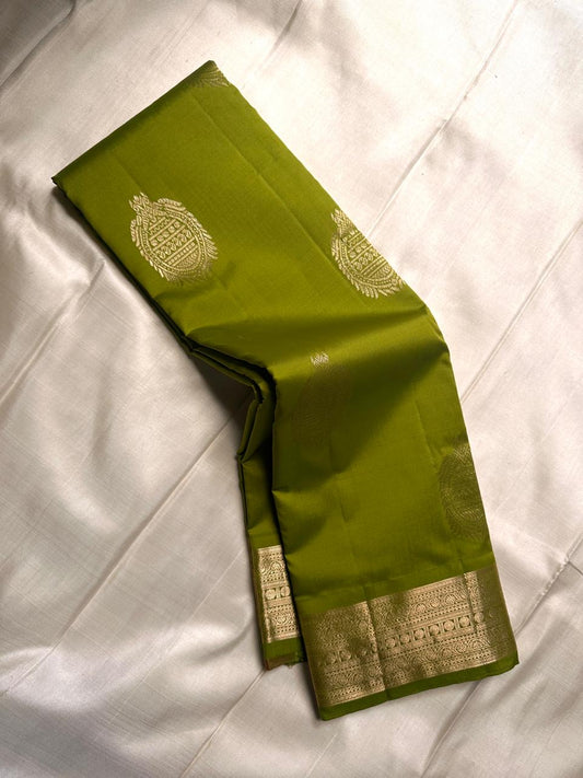 Leaf Green — Thamarai — Pure Kanchipuram Silk Saree
Fresh Leaf Green with Gold Zari Lotus Buttas & Diamond Jaal Pallu
Silk Mark Certified • Free Shipping within USA • Ships in Two Weeks