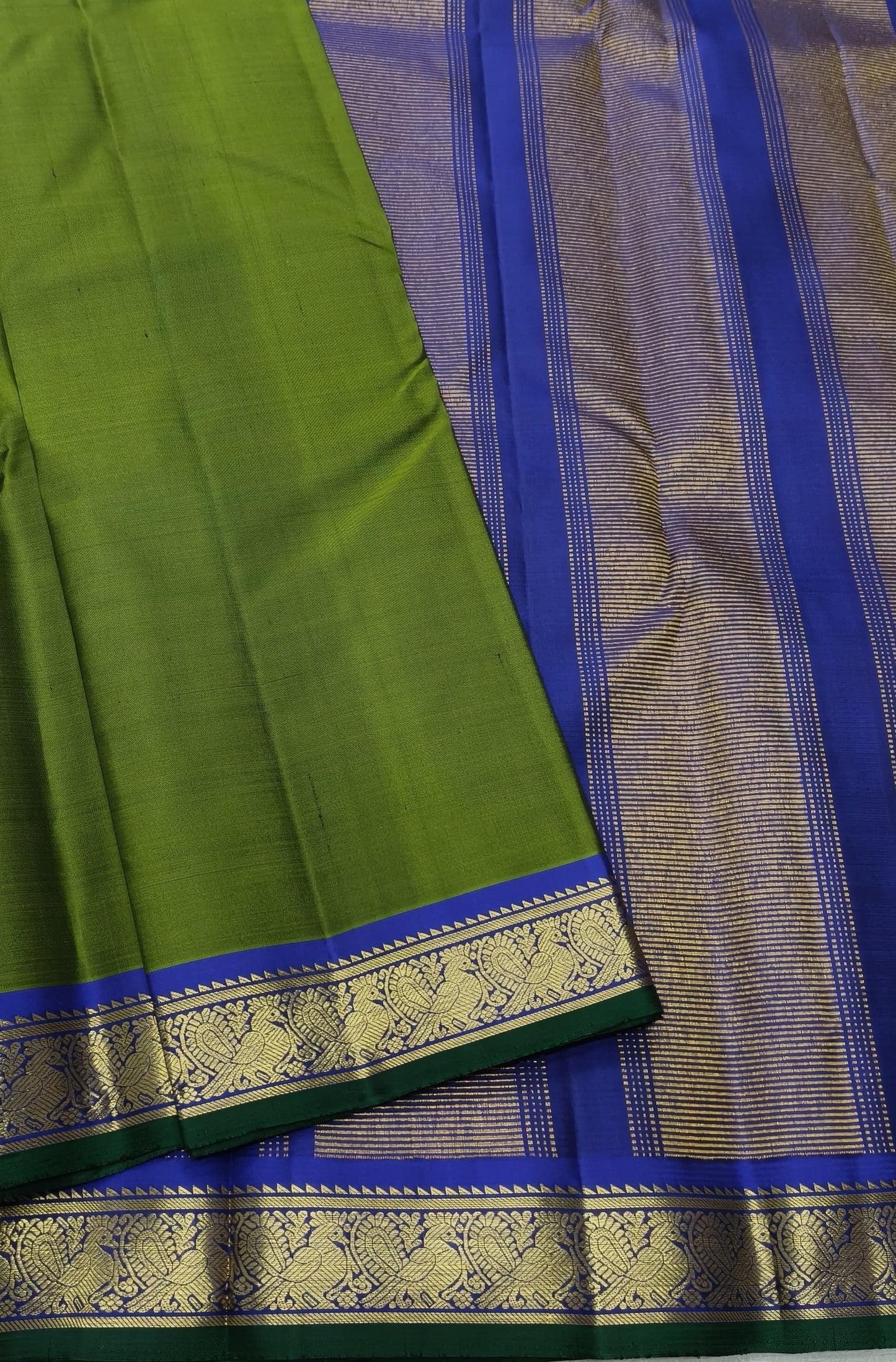 Handwoven Kanjivaram saree temple olive green with royal blue yaanai border – border detail