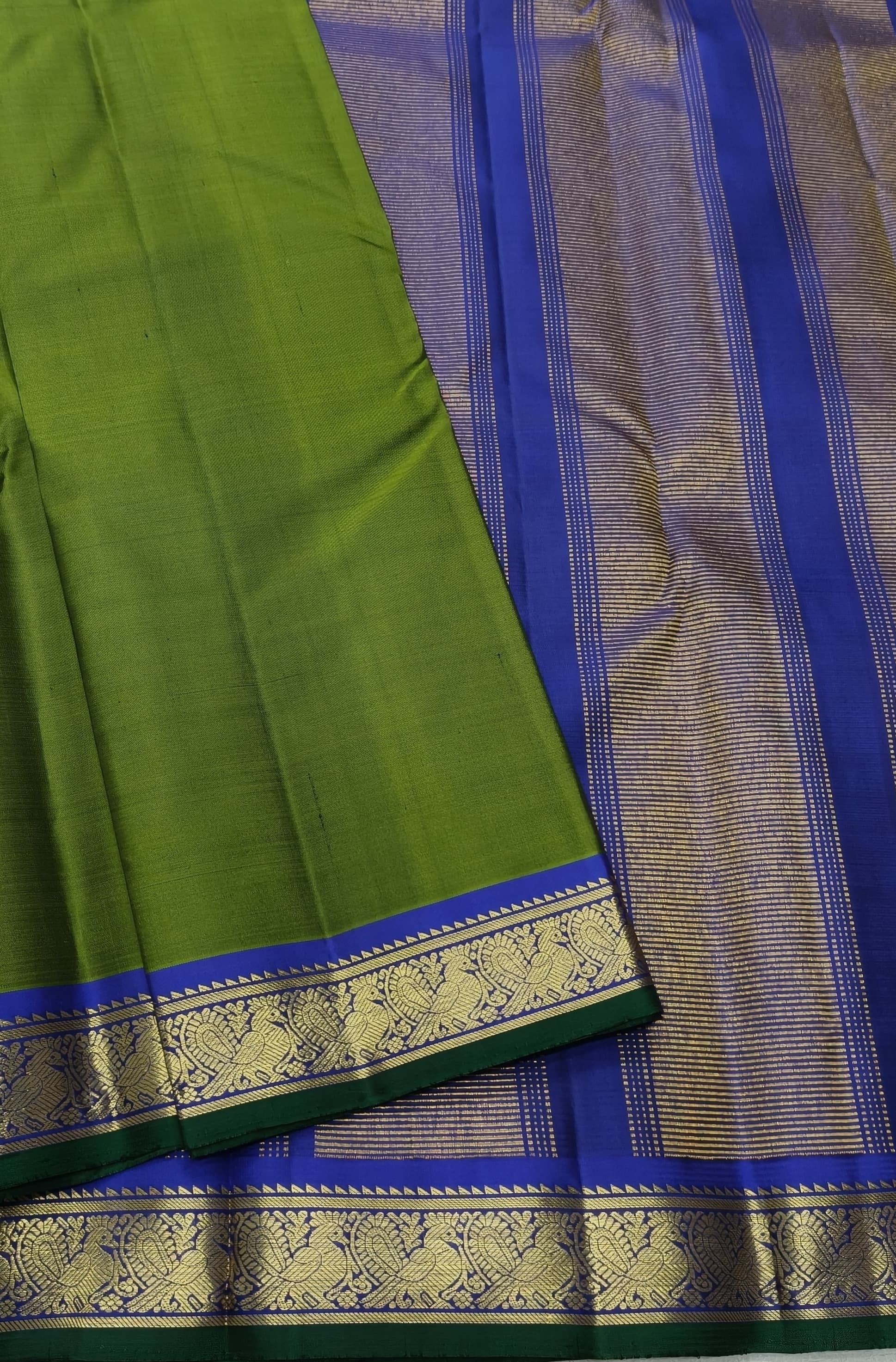 Handwoven Kanjivaram saree temple olive green with royal blue yaanai border – border detail