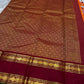 Vasantha Malli ✨ — Pure Silk Kanchipuram
Sunset-orange body with fine textured weave 🌸
Deep maroon borders with kasu zari & temple motifs ✨
Grand brocade pallu with traditional circular jaal 🪔 Perfect for Diwali & festive drapes
Silk Mark Certified • Fr