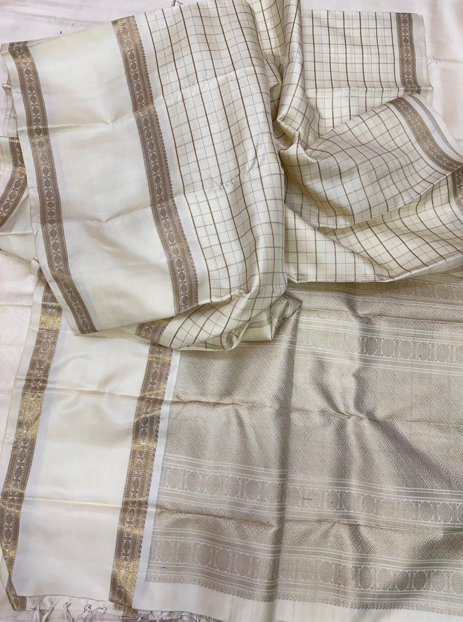 Swarna Kattam — Pure Silk Kanchipuram Saree
Ivory–gold body with zari kattam checks & rich pallu ✨
Silk Mark Certified • Ships in Two Weeks • Free Shipping within USA