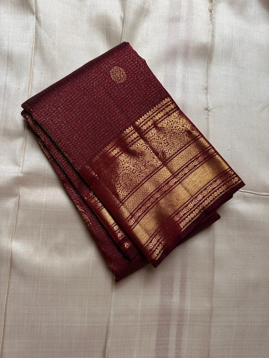 Kani- Brown   ✨ – Shimmery Brown Pure Mulberry Silk Kanchipuram Saree with Intricate Zari Kamalam Buttas, Varisaipet Muthuseer & Annampet Floral Borders, Flowing Vines, Bavanji Border Deck, and Diamond Pet Pallu with Thilakam Motifs  Silk Mark Certified