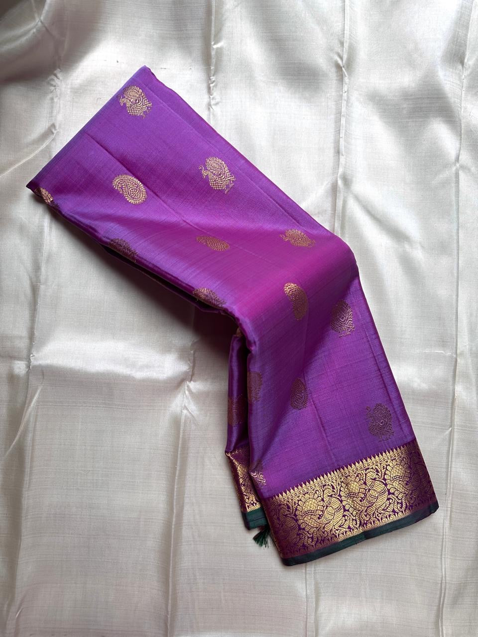 Amethyst Lustre Purple
Pure Kanchipuram Handloom Silk Saree
Golden Zari Peacocks • Heirloom Grandeur