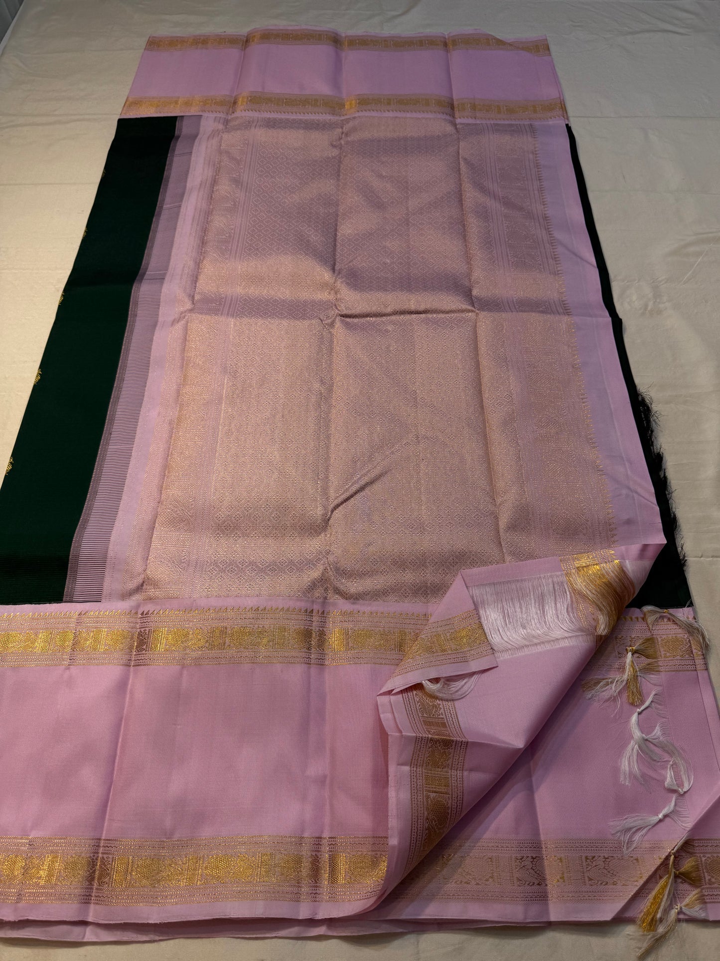 Harita Lavender — Pure Kanchipuram Silk Saree
Forest-green body with antique-gold rosette buttas, paired with lavender korvai borders in temple zari.
Grand lavender brocade pallu • Silk Mark Certified • Free USA Shipping • Ships in Two Weeks.