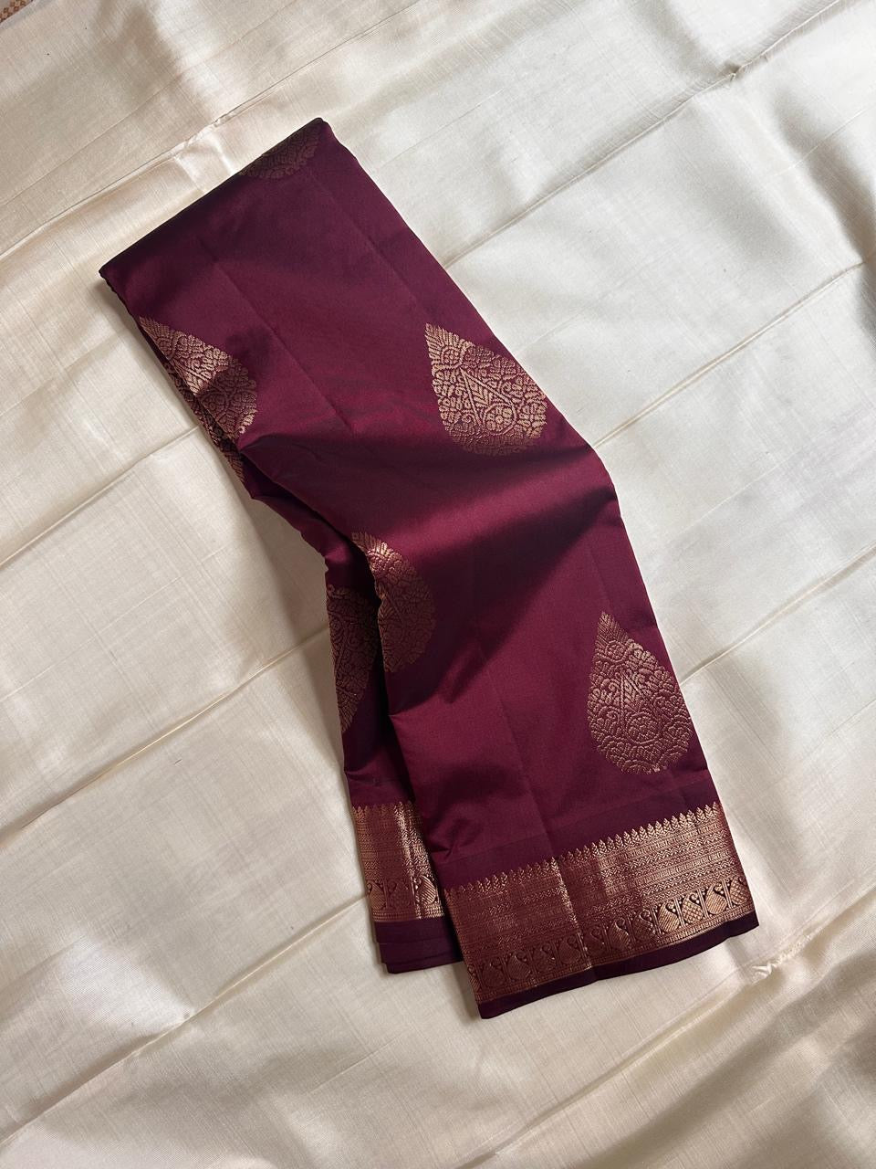 Thamarai — Deep Brown — Pure Kanchipuram Silk Saree
Deep Brown with Gold Zari Leaf Buttas & Diamond Jaal Pallu
Silk Mark Certified • Free Shipping within USA • Ships in Two Weeks
