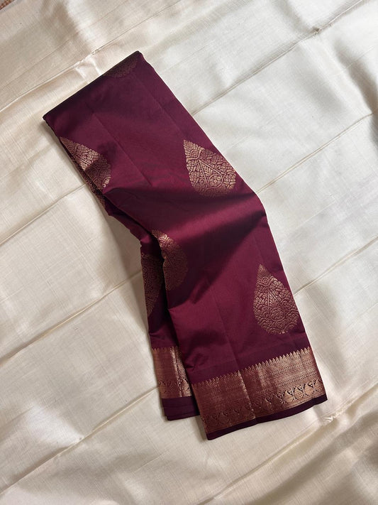 Thamarai — Deep Brown — Pure Kanchipuram Silk Saree
Deep Brown with Gold Zari Leaf Buttas & Diamond Jaal Pallu
Silk Mark Certified • Free Shipping within USA • Ships in Two Weeks