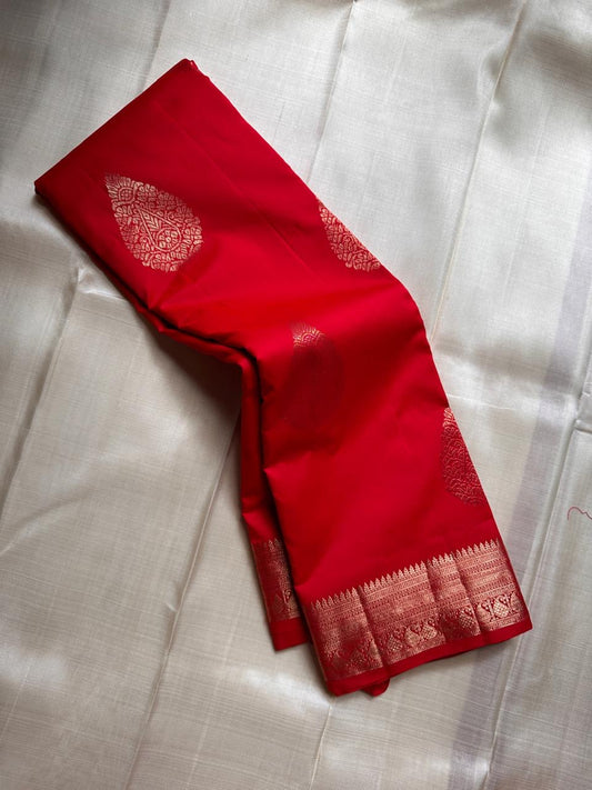 Thamarai Red — Pure Kanchipuram Silk Saree
Temple Red with Gold Zari Leaf Buttas & Diamond Jaal Pallu
Silk Mark Certified • Free Shipping within USA • Ships in Two Weeks
