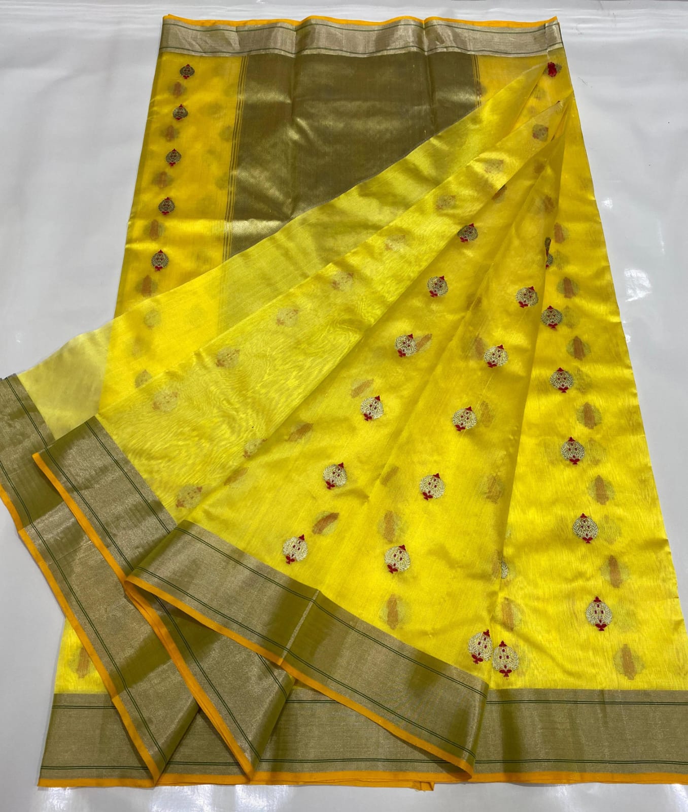 Pure Silk Chanderi – Marigold Yellow with Gold–Silver Buttas
Olive-Silver Kaddi Border & Shimmering Tissue Pallu ✨
Silk Mark Certified • Free Shipping within USA • Ships in Two Weeks