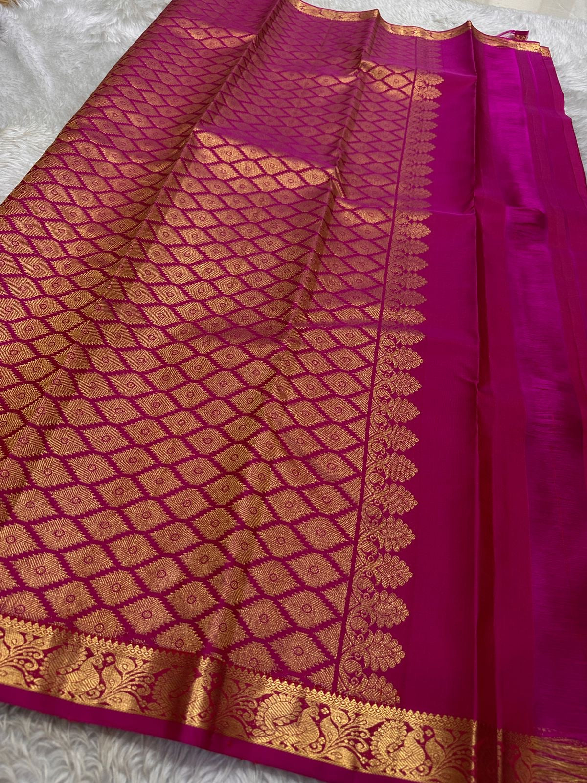 Mahima-Pink ✨ – Iconic Pink Pure Handwoven Kanchipuram Silk Saree with Baby Kamalam Buttas, Petite Muthu Seer & peacock  Floral Border, Grand Annam Zari Pallu, Bridal & Festival Ready, Silk Mark Certified, Blouse Stitching Available, Free Shipping within