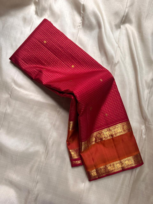 Brick Red Saffron Zari Kattam | Pure Kanchipuram Silk ✨
Brick-red body with zari kattam checks, gold buttas & saffron-orange border ❤️
Silk Mark Certified • Free Shipping within USA • Ships in Two Weeks ✅