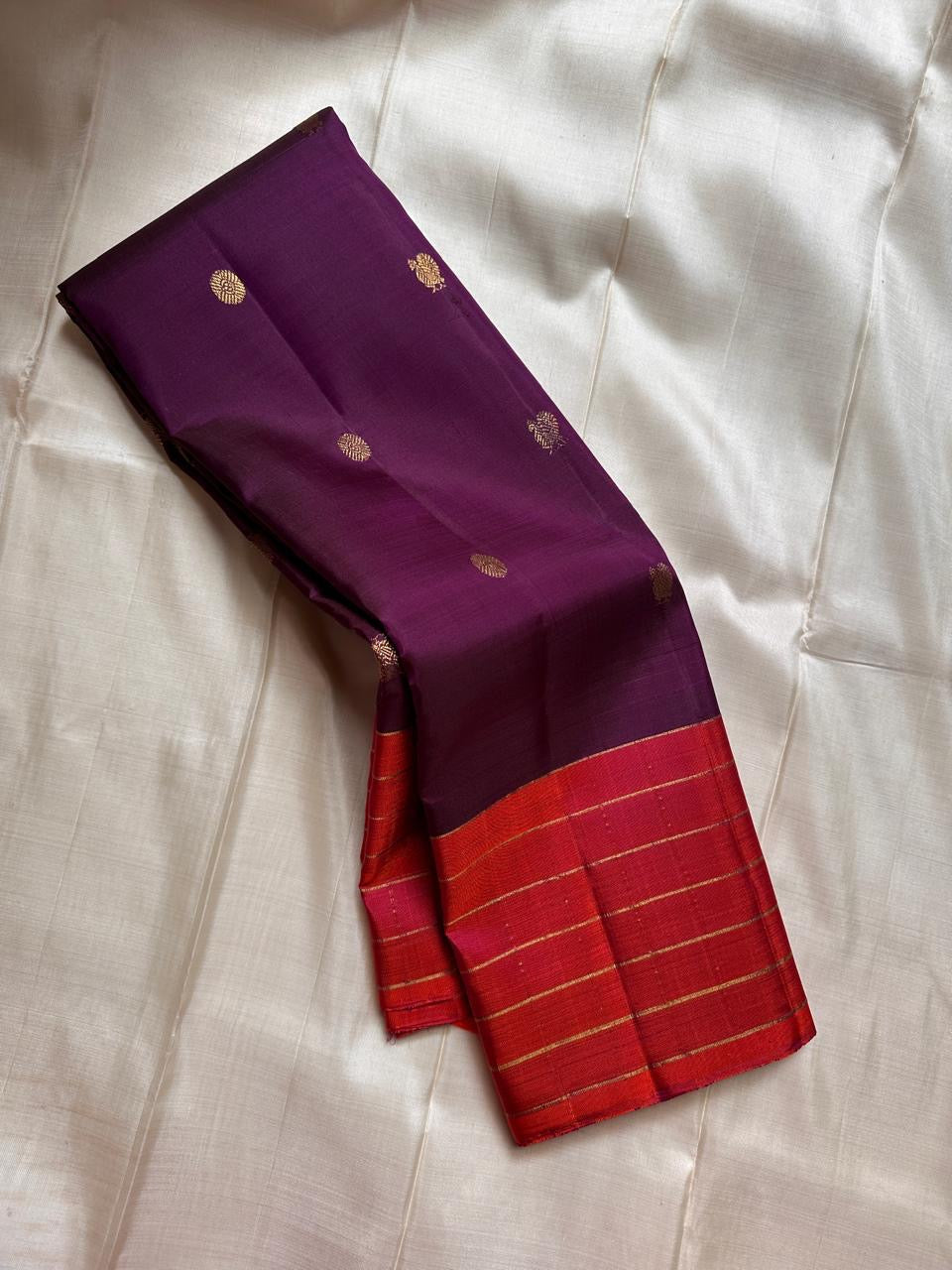 Poornima Kalyani
Deep Purple & Vermilion Kanchipuram Silk Saree
Zari Buttas · Checkered Borders · Silk Mark Certified