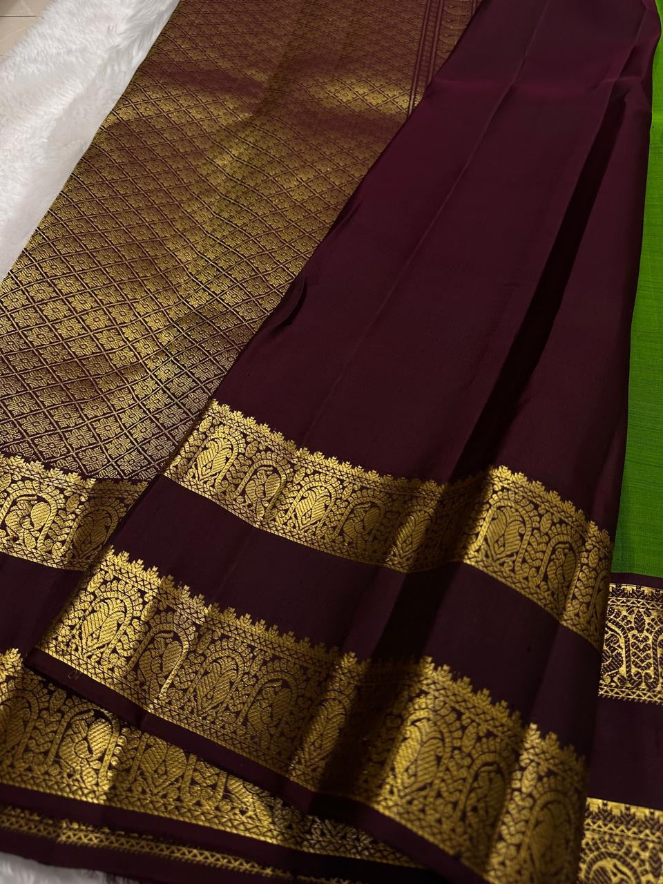Deep Plum Rettapet twin-band border with antique-gold manga motifs, Emerald Green Kanjeevaram saree – view 5