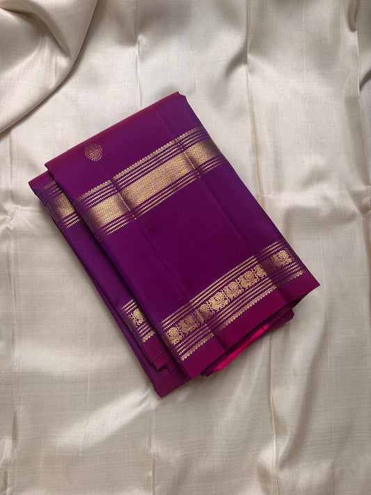Vadamalli Chakra Butta – Pure Kanchipuram Silk Saree
Regal vadamalli (rani-purple) body with gold zari chakra buttas all over
Triple-line floral zari borders with intricate brocade strip & rich pallu
Silk Mark Certified | ships in 2 weeks