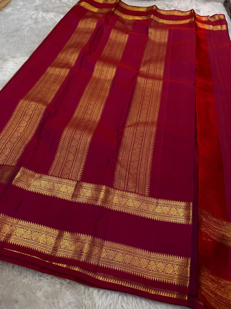 Sweet chilli red pure silk Kanchipuram with unique sonarupa silver hold butta work and rettapet border with thangam velli pallu