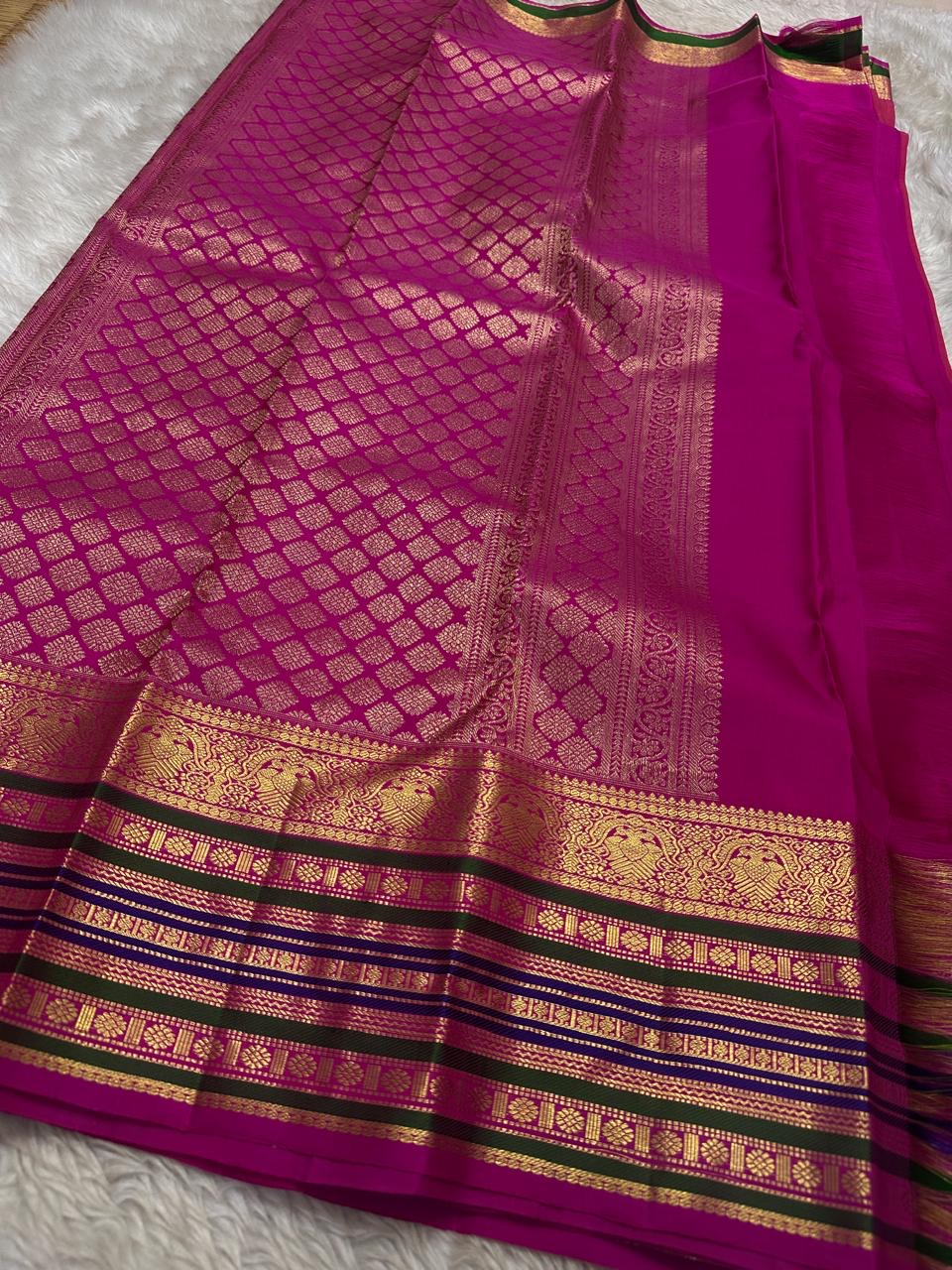 Kaamini ✨ — Fuschia Pure Kanchipuram Silk Saree
With Scattered Gold Zari Buttas on Lustrous Body
Bold Striped Korvai Border in Green & Blue Accents
Grand Fuschia Pallu Woven in Intricate Gold Zari
Contrast Blouse with Matching Zari Border Finish