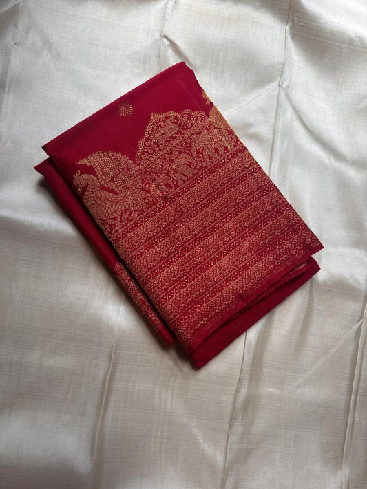 Rose Vermillion – Pure Kanchipuram Silk Saree
Reddish-Pink Body with Petite Gold Zari Buttas ✨
Regal Zari Border with Elephant & Peacock Motifs
Grand Rose Vermillion Pallu with Brocade Lattice

Silk Mark Certified, delivery in 2 weeks