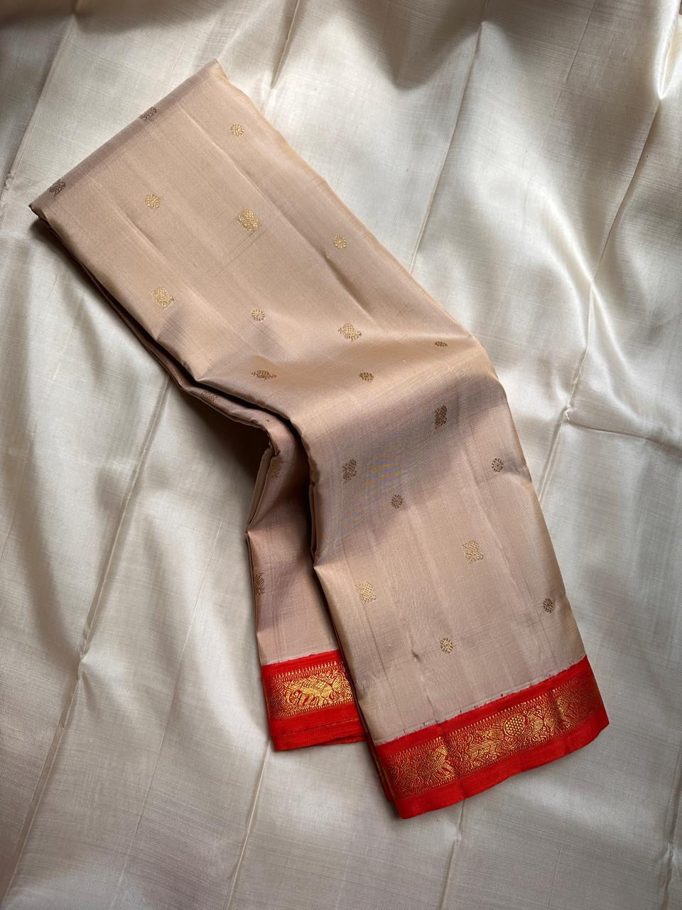 Amber Shubhra Butta — Pure Kanchipuram Silk Saree
Ivory body with golden zari buttas and vibrant amber-orange pallu
Pure 3gm zari • Silk Mark Certified • Free Shipping within USA