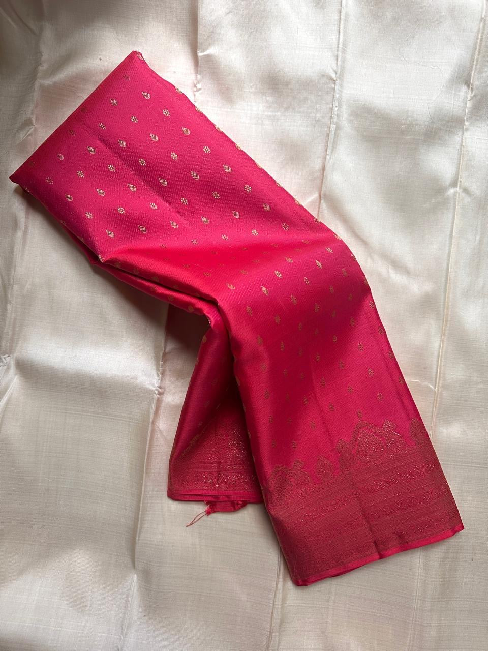 Kemp Kanchi Collection – Rosy Coral Pink
Pure Kanchipuram Silk with Gold Leaf Buttas & Temple Zari Borders
Silk Mark Certified • Free Shipping within USA • Ships in Two Weeks