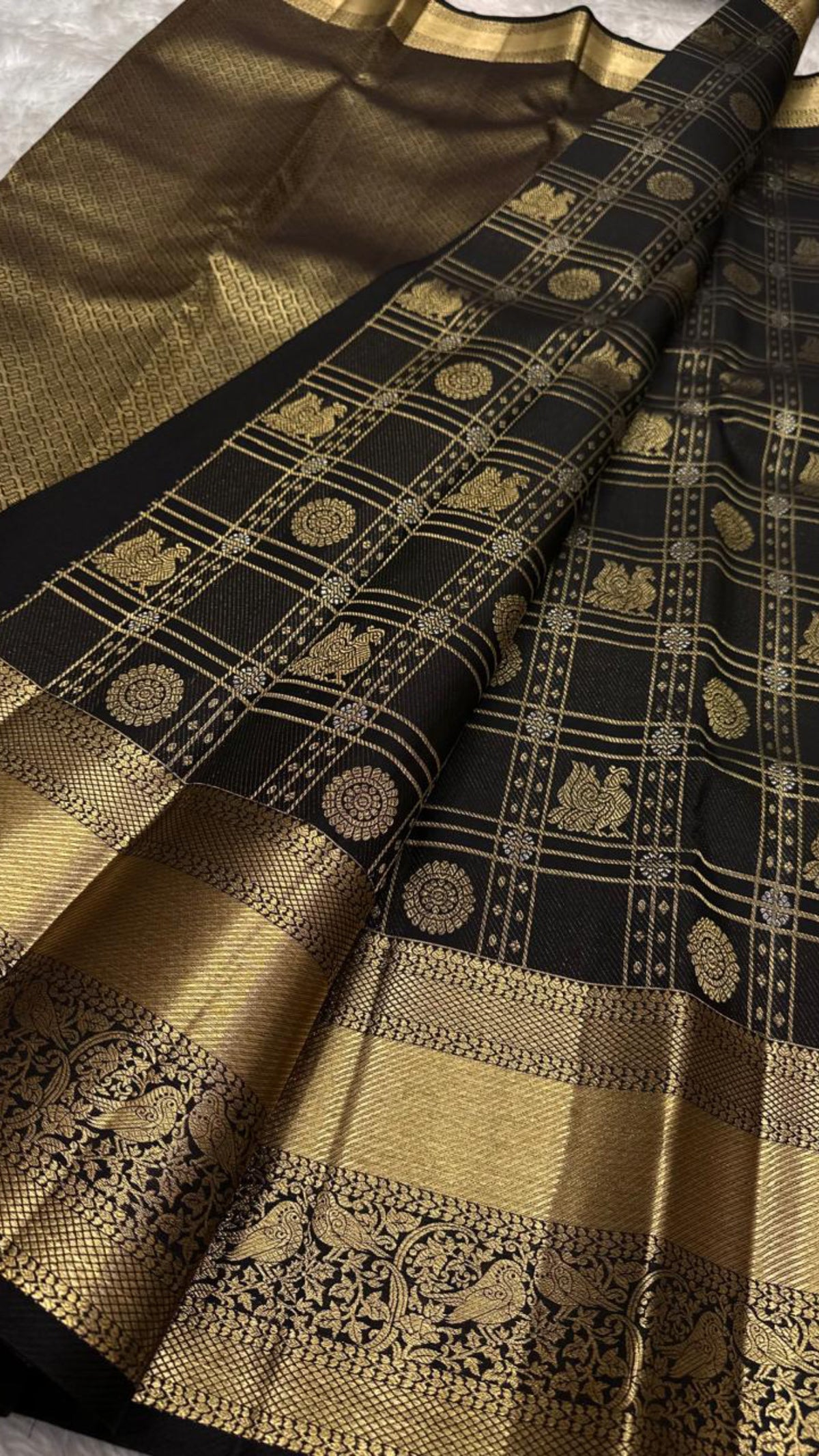 Black Handwoven Pure Silk Kanchipuram Zari Kattam Saree with Rich Gold Border – additional detail view 4