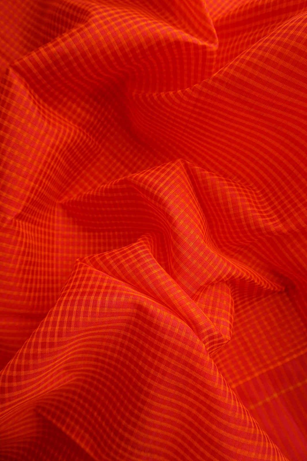 Koorainadu- Red - silk Cotton Saree – Lightweight & Lustrous
Breathable Cotton Warp with Rich Silk Weft
Perfect Balance of Comfort and Elegance
Ideal for Daytime Celebrations & Festive Wear
Silk Mark Certified | Fall & Pico Done | Ships in Two Weeks ✅