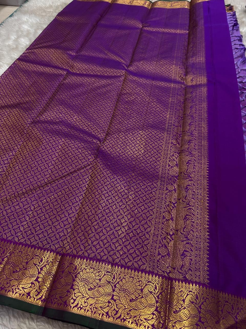 Rosewood Mayil
Antique Zari Palms in Regal Gold
A Handloom Kanchipuram Woven in Quiet Royalty