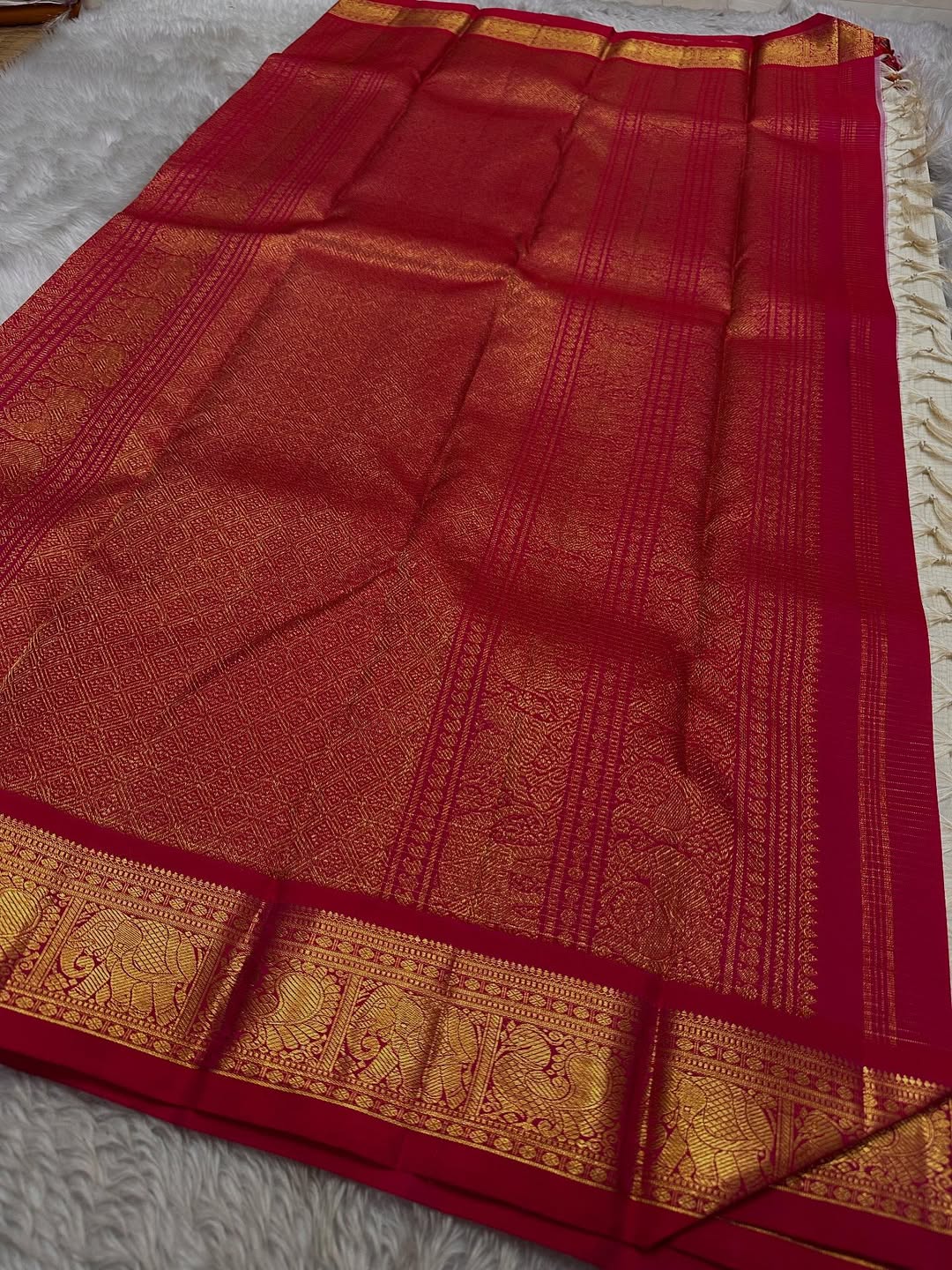 Banu – Off-White Kanchipuram Pure Silk Saree with pure 3gm Zari Kattam & Deep Red-Pink Shot color Border with elegant and peacock motifs
