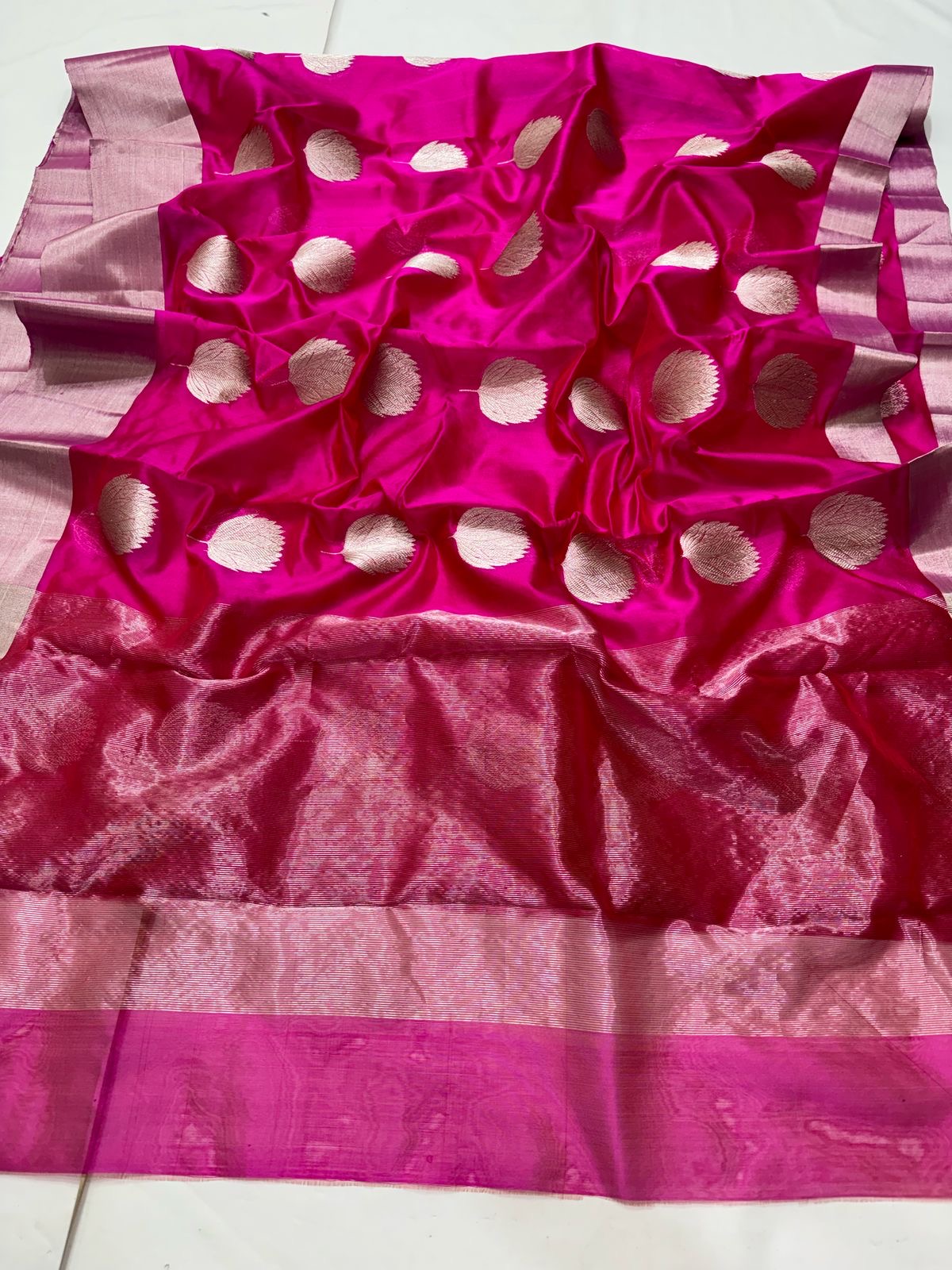 Fuchsia Pink Chanderi Pure Silk Saree with Zari Lotus Buttas and Radiant Gold Pallu
Light as a dream and luminous as morning light, this saree glows in rich fuchsia silk.
Ornate handwoven lotus buttas bloom across the body in fine gold zari.