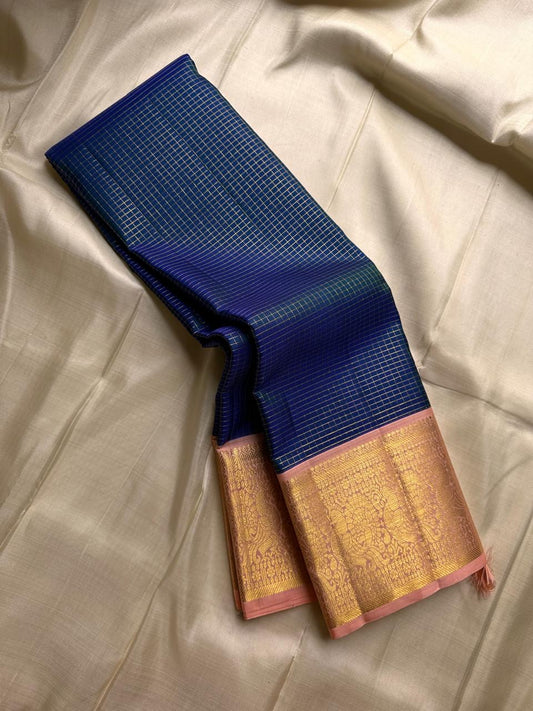 Neelaambal – Royal Calm Sea Blue Pure Kanchipuram Silk Saree with Peach Pink Border, Intricate Zari Detailing & Matching Blouse Fabric (Silk Mark Certified, Handloom, Fall & Pico Done, Free USA Shipping)