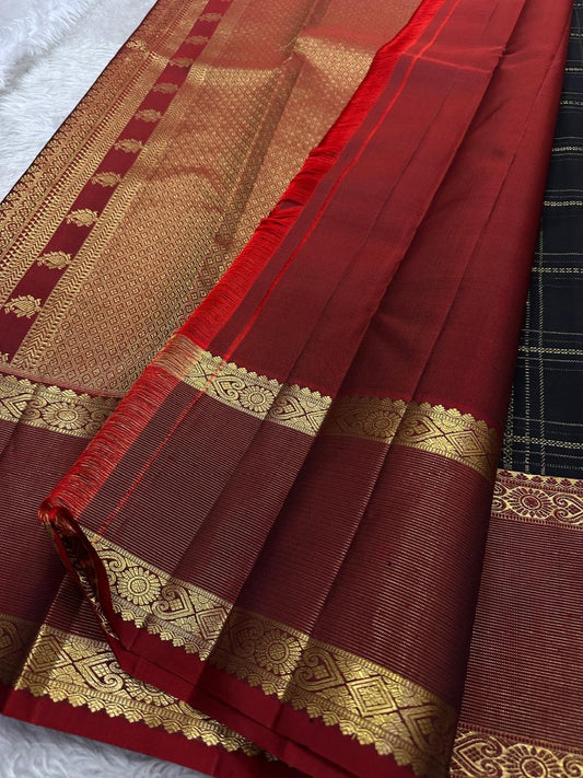Kanmani Karuppu Kattam Ruby – Pure Kanchipuram Silk Saree
Deep black body with gold kattam checks & peacock buttas
Contrast ruby-red korvai borders
Grand ruby-red pallu with floral & lattice zari motifs
Silk Mark Certified | ships in 2 weeks