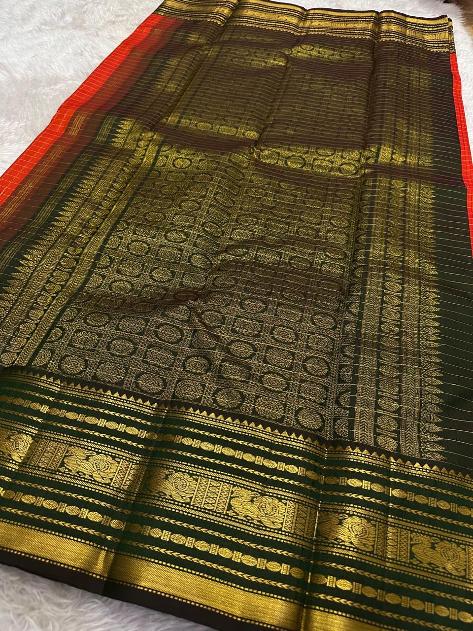 Traditional Kanchipuram Varisaipet saree in festive vermilion red with classic forest green pallu