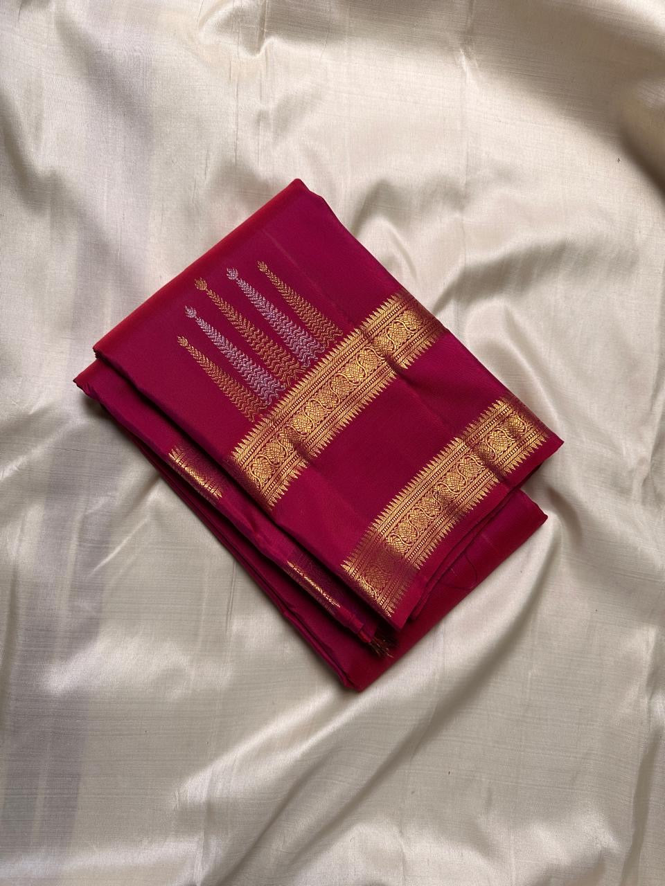 Sweet chilli red pure silk Kanchipuram with unique sonarupa silver hold butta work and rettapet border with thangam velli pallu