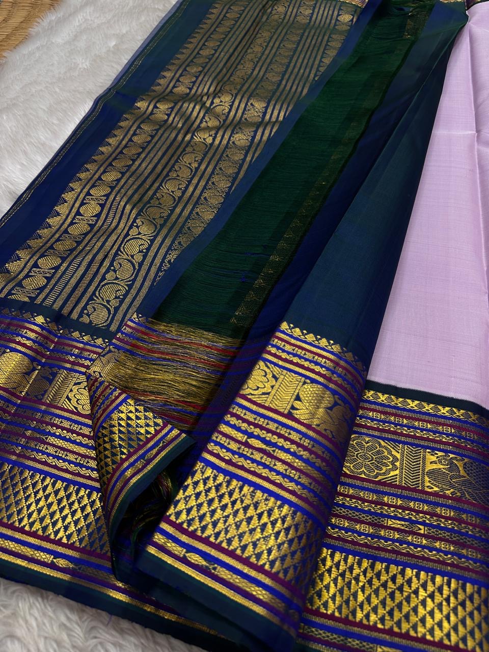 Mogra 💜✨🌿 – Lilac Kanchipuram Silk Saree with Gold Paisley Buttas, Navy Blue shot green Varisaipet Zari Border featuring Arai Madam, Vanki Pettu, Peacocks 🦚 & Contrast Silk Thread Accents