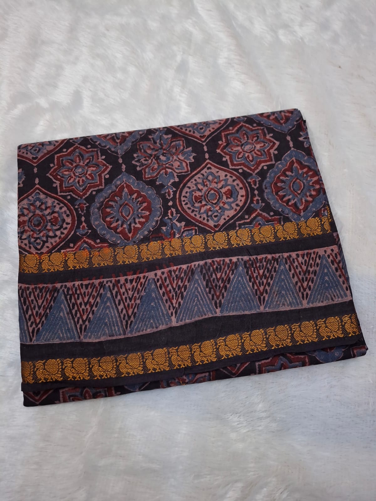 Ajrak Hand Block Print on Pure Madurai Cotton Saree
Clamp-dyed borders by Kattuchayam artisans, naturally dyed in Gujarat
Handcrafted Cotton Elegance • Free Shipping within USA • Ships in Two Weeks