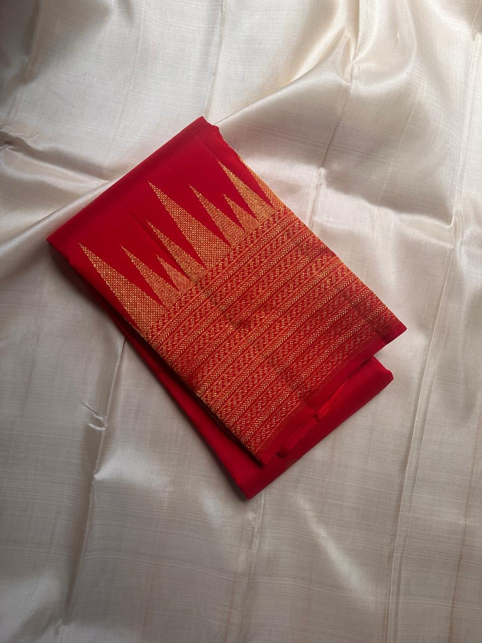 Veena Vermilion -  Red Handloom Kanchipuram