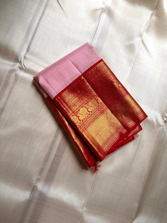 Petal Flame ✨ – Pure Kanchipuram Silk Saree in Pastel Pink with Gold Zari Buttas
Korvai Contrast Red Border with Intricate Paisley & Floral Zari Weave
Grand Gold Zari Pallu with Traditional Brocade & Ornamental Motifs
Silk Mark Certified | Fall & Pico