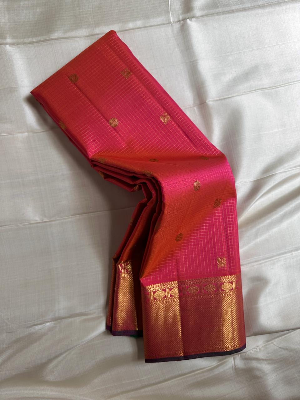 Tejas – Radiant Pink & Flaming Orange shot color Kanchipuram Silk Saree with Zari Kattam, Kamalam Buttas & Intricate Arai Maadam Pallu, Woven from an Exquisite Blend of colors