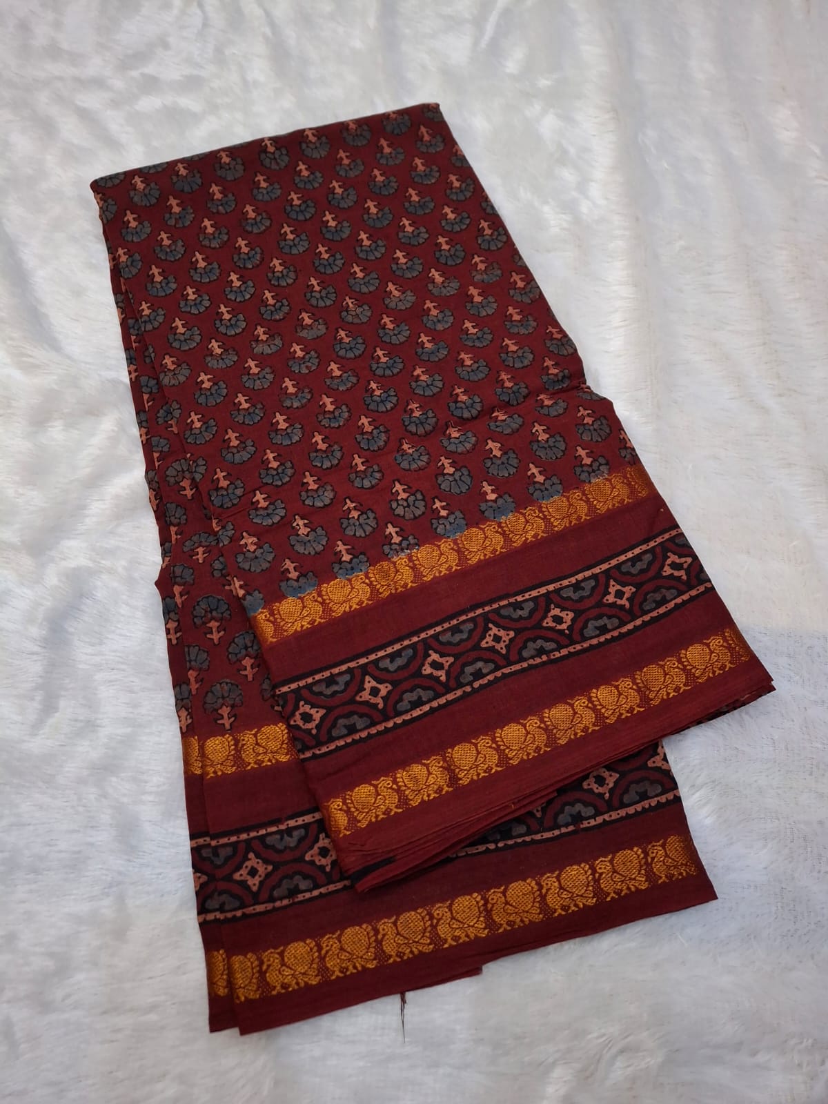 Ajrak Hand Block Print on Pure Madurai Cotton Saree
Clamp-dyed borders by Kattuchayam artisans, naturally dyed in Gujarat
Handcrafted Cotton Elegance • Free Shipping within USA • Ships in Two Weeks