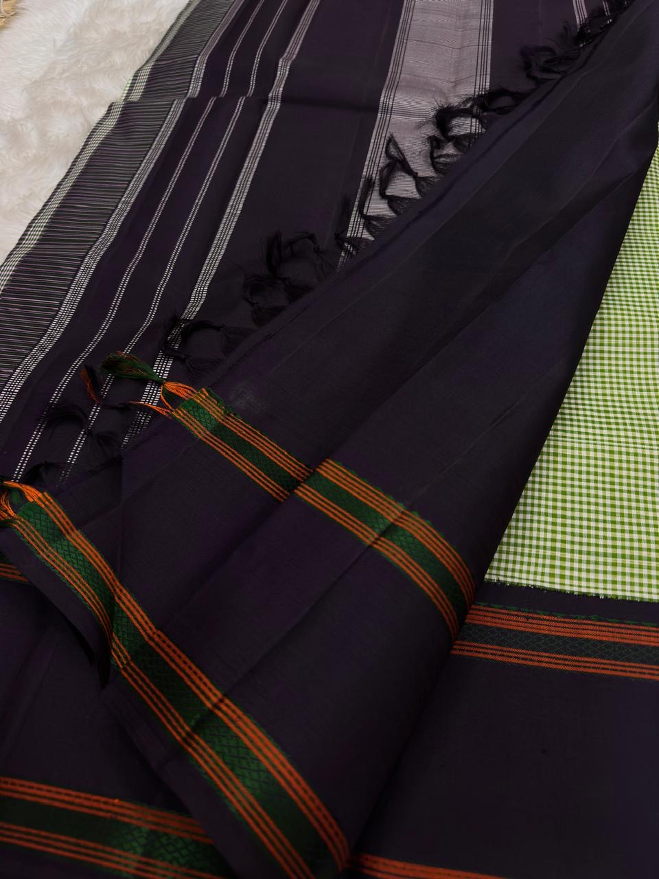 Contrast border with green and rust bands on a Pure Silk Kanchipuram saree