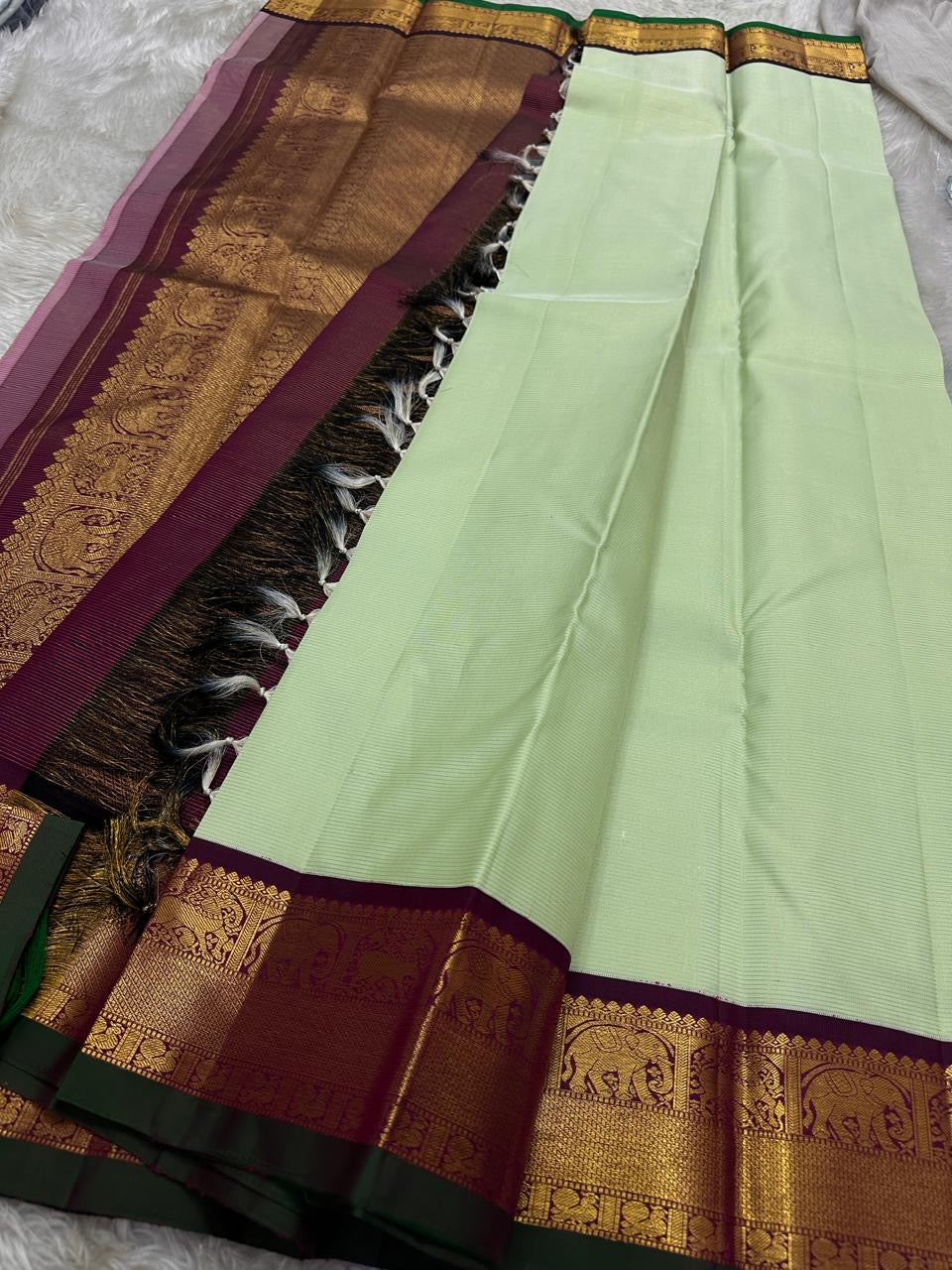 Pistachio Mist ✨ – Pastel Pistachio Vairaoosi Kanchipuram Pure Silk Saree
Korvai Wine-Maroon Border with Elephant Procession Zari Panel & Green Selvedge
Grand Gold Zari Pallu with Chevron & Silk Mark Certified | Fall & Pico Done | Blouse Stitching ($30) |