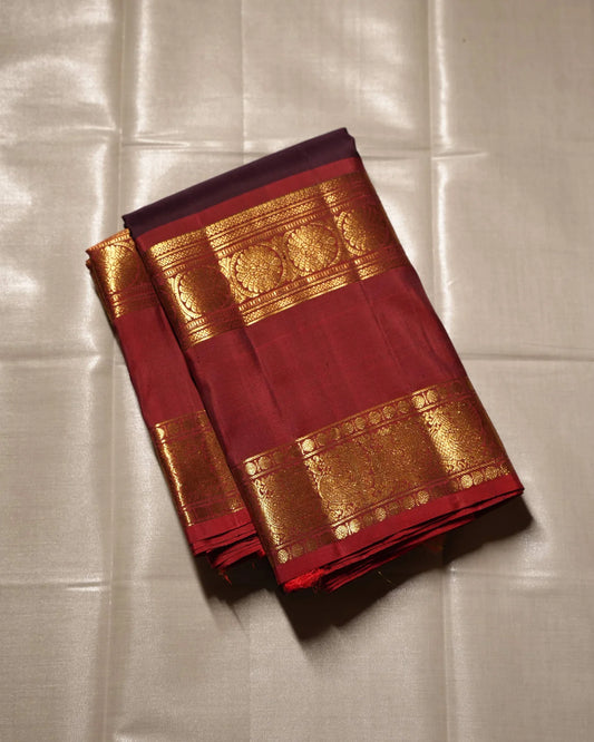 Vennela – Deep Jamun Kanchipuram Silk Saree with Retta Pet Border & Araimaadam Pallu
Luxurious deep jamun silk body adorned with gold zari mayil buttas.
Retta pet border with kamalam and mayil motifs woven in rich zari.
Araimaadam pallu featuring mayilpet