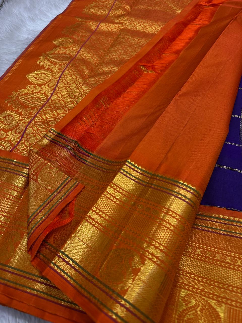 Raga Priya ✨ – Pure Kanchipuram Silk Saree
Royal Purple Body with Zari Kattam & Mayil Chakram Buttas
Sunset Orange Korvai Border in Neli Vanki Zari Pattern
Grand Orange Brocade Pallu with Intricate Weaves
Silk Mark Certified | Fall & Pico Done |
