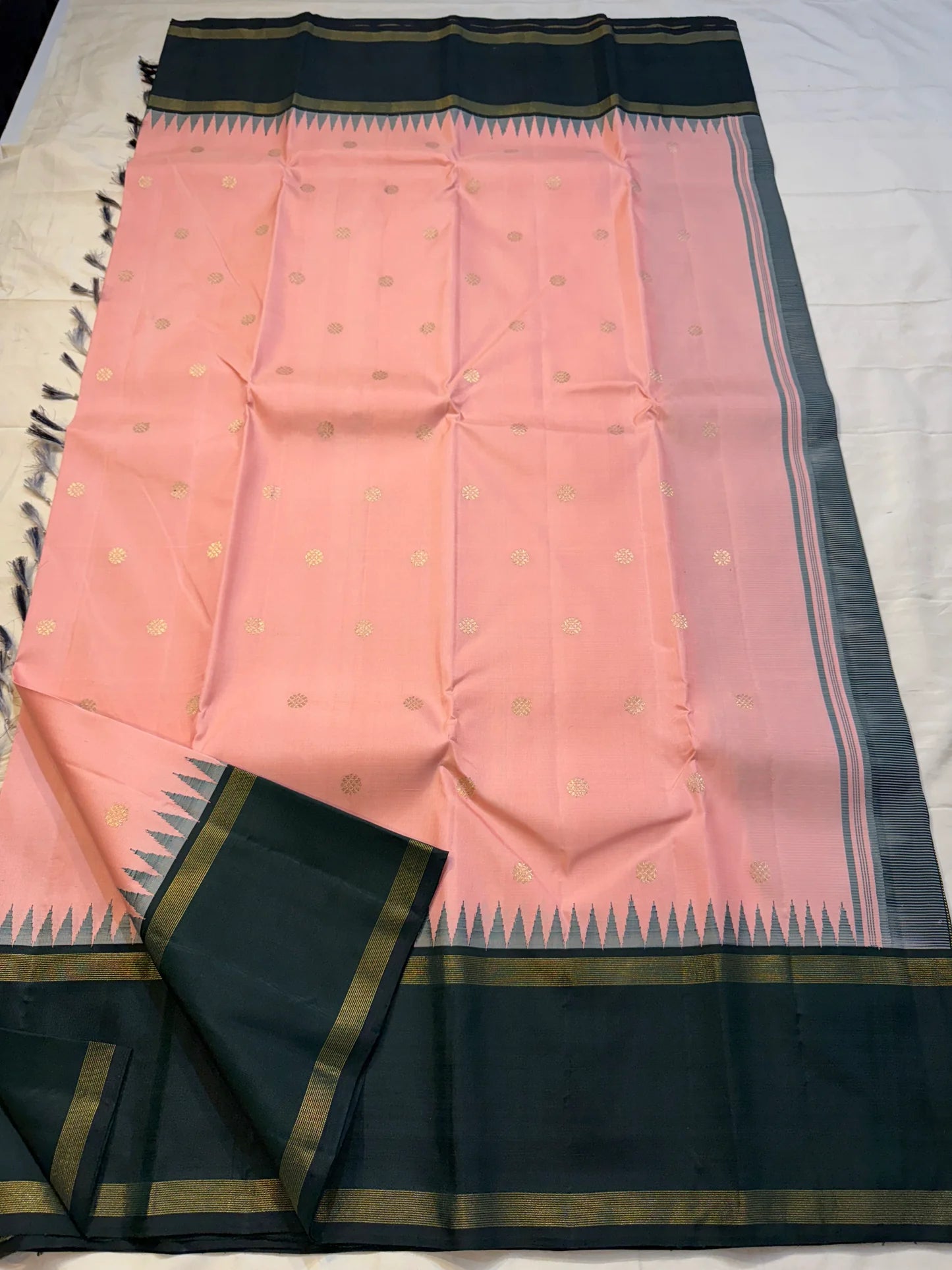 Peach Pastel Pink Pillayar Moggu green korvai Kanchipuram Pure Silk


Soft peach-pink body with delicate gold pillayar moggu & buttas

Contrast deep green pallu with rich zari stripes & coin buttas 

Silk mark , free shipping (USA)  two weeks